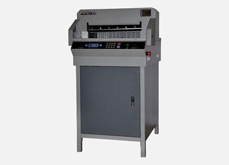 电动数控切纸机 fn-4605k  产品特点: ● 切纸机调刀深浅专利 外部调